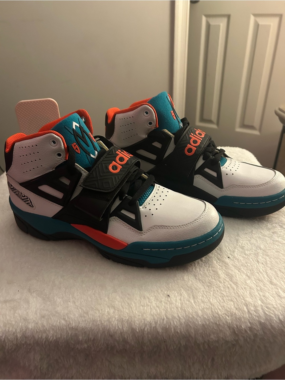 Adidas Mutombo 5 Basketball Shoes Size 9